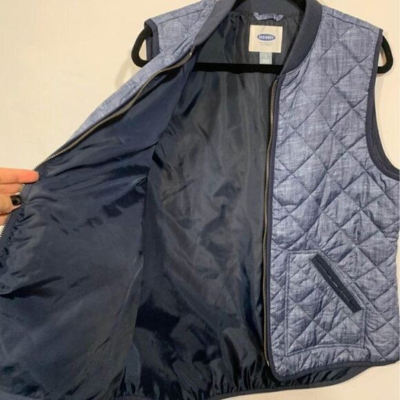 Woman’s quilted blue vest. Size large. New condition. Full zip, pockets. - Picture 6 of 8